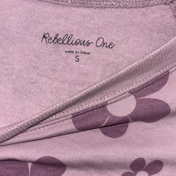 💜Rebellious One Lilac Flower Crop Light weight Sweatshirt Size S, Cotton Blend - Picture 3 of 6